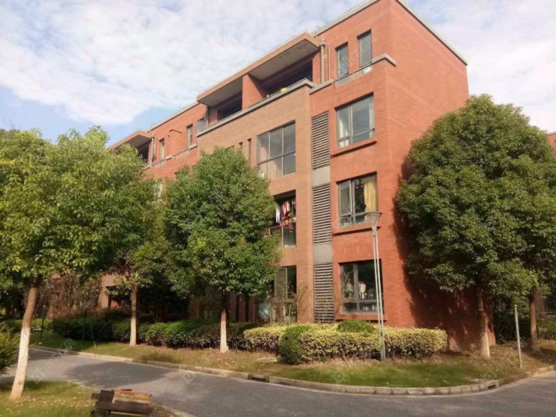 上海滴水湖馨苑小区_滴水湖馨苑小区null